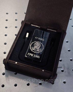 Запальничка USB з індивідуальним гравіюванням у подарунковій дерев'яній коробці 8047 фото